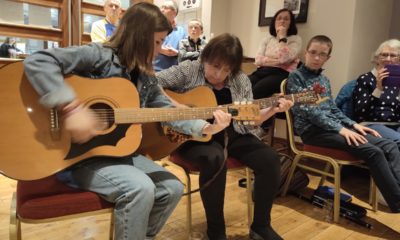 0228964_evhenia_Omelchenko__ronnie_Moore_on_guitar.jpg