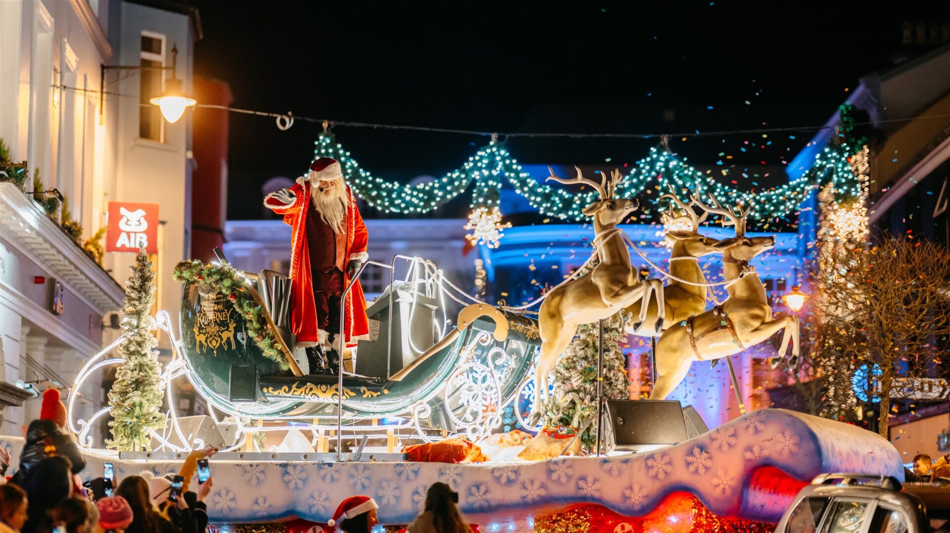 For the first time since 1937, Santa will not be based at Deenagh Lodge for his pre-Christmas visits to Killarney. Ongoing roof re-thatching works at the traditional cottage in Killarney National Park mean the grotto is being relocated for this year’s Christmas in Killarney celebrations. Santa will now meet families at Golden Gates Lodge at