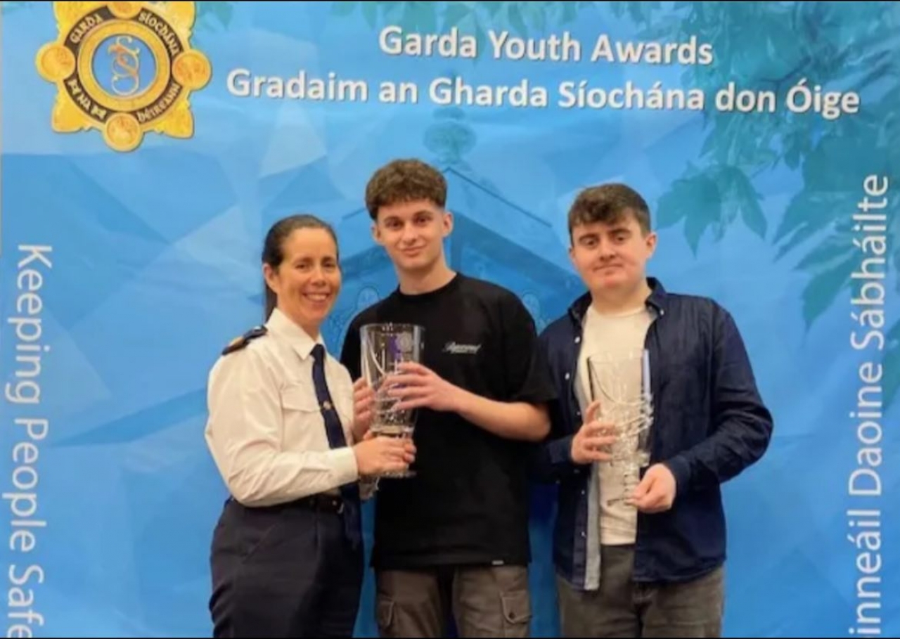 Two Killarney brothers who helped save their sibling’s life earlier this year have now received national recognition, following their success in the Kerry Garda Youth Awards in September. Conor and Gary O’Sullivan, from Whitebridge Manor, were presented with a National Garda Youth Achievement Award at a ceremony in the Midlands Park Hotel, Portlaoise, at the