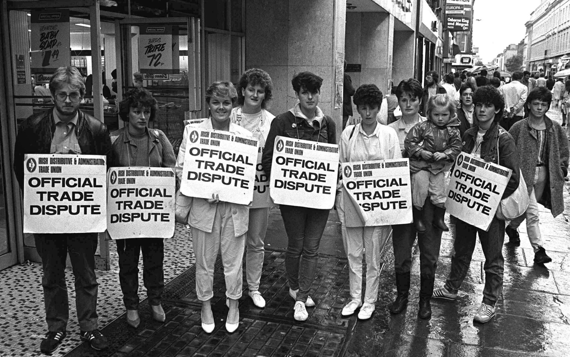 Dunnes Stores Strikers on the picket line in Henry Street Dublin. L to R, Tommy Davis, Cathryn O'Reilly, Sandra Griffin, Mary Manning, Theresa Mooney, Alma Russell, Vonnie Munroe (with her daughter Leah) and Karen Gearon. Photo: Derek Speirs